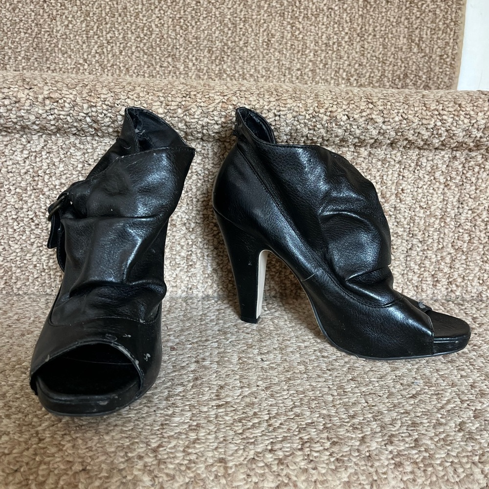 Steve Madden peep toe, 4”heel
